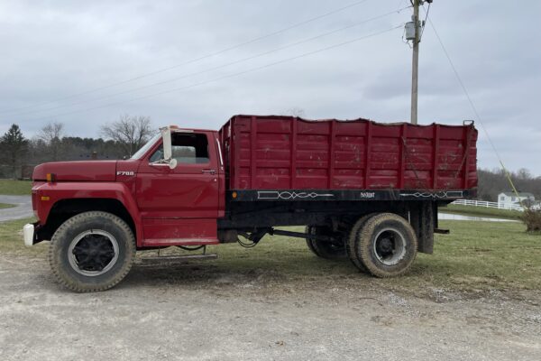 1987 F700 WITH SCISSOR DUMP