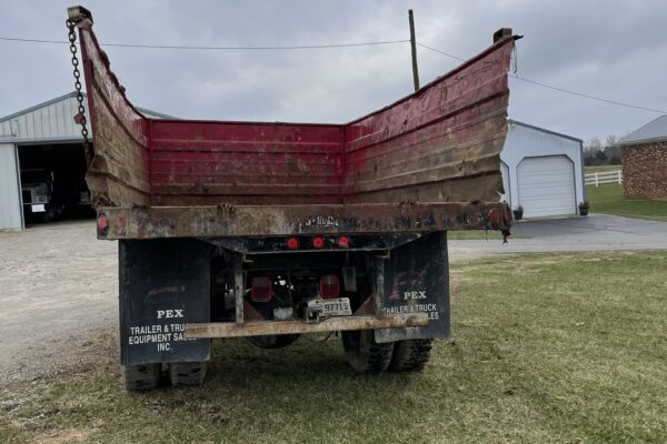 1987 F700 WITH SCISSOR DUMPb