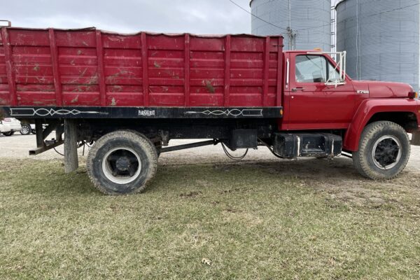 1987 F700 WITH SCISSOR DUMPc