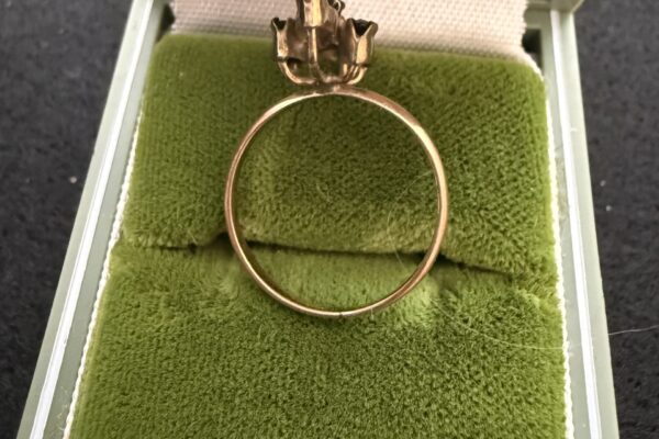 546A.JPG SAPHIRE 4 STONE GOLD RING