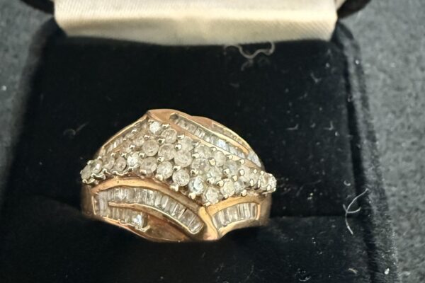 552.JPG 14K AND DIAMOND FASHION CLUSTER RING