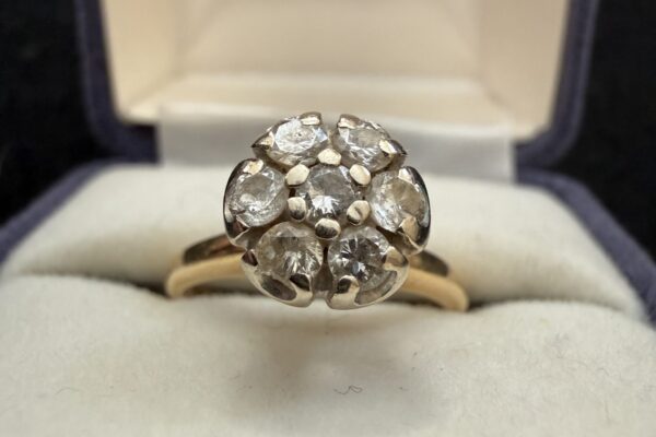 556.JPG 14K YELLOW GOLD DIAMOND CLUSTER RING