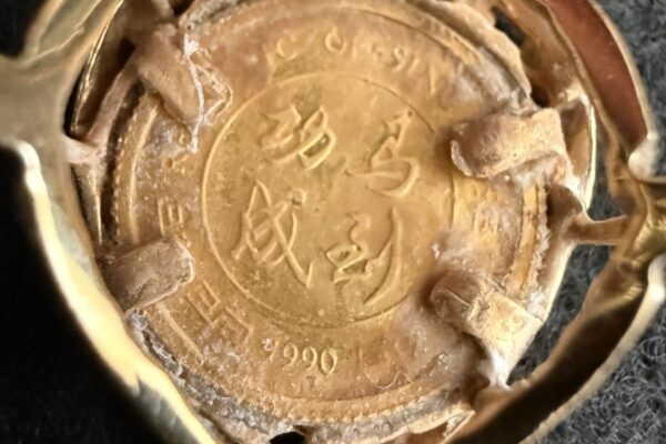 560A.JPG 1990 SINGAPORE 1_20 OZ GOLD COIN RING