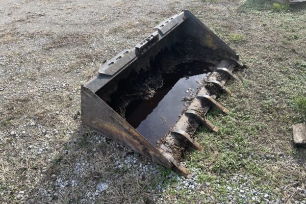 64_ SKID STEER BUCKET WITH TEETH