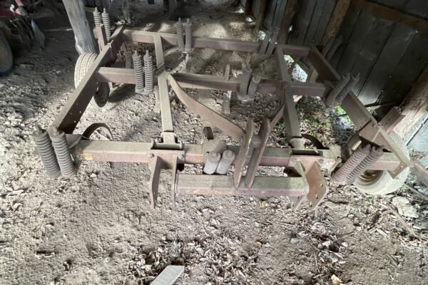 DUNHAM LEHR 9 SHANK CHISEL PLOWb