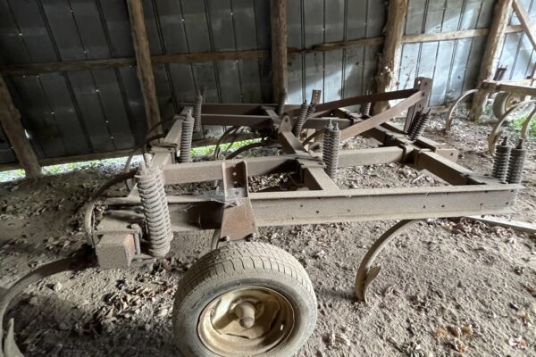 DUNHAM LEHR 9 SHANK CHISEL PLOWc