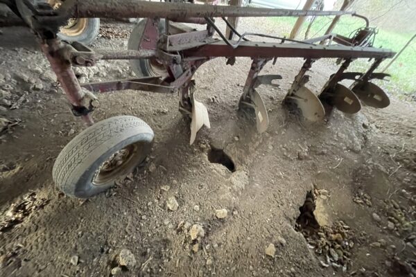 INTERNATIONAL 550 5 ROW BOTTOM PLOWa