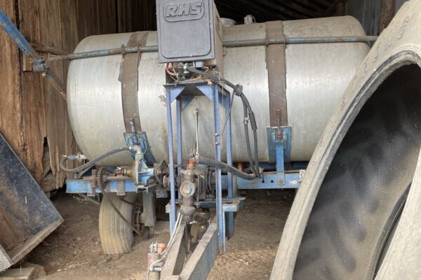 JOHN BLUE TOW BEHIND BOOM SPRAYER