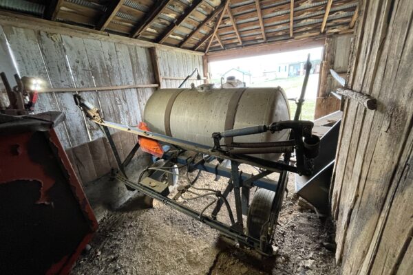 JOHN BLUE TOW BEHIND BOOM SPRAYERd