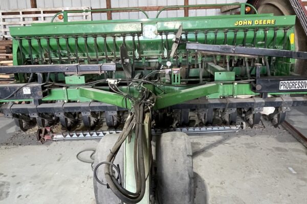 JOHN DEERE 750 NO TILL GRAIN DRILL