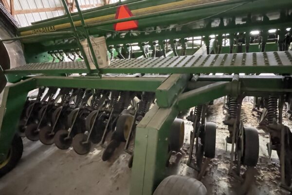 JOHN DEERE 750 NO TILL GRAIN DRILLa