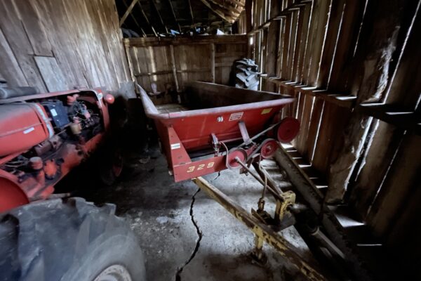 NEW HOLLAND MANURE SPREADER