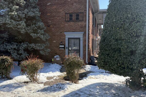 1924 GOLDSMITH LANE #1